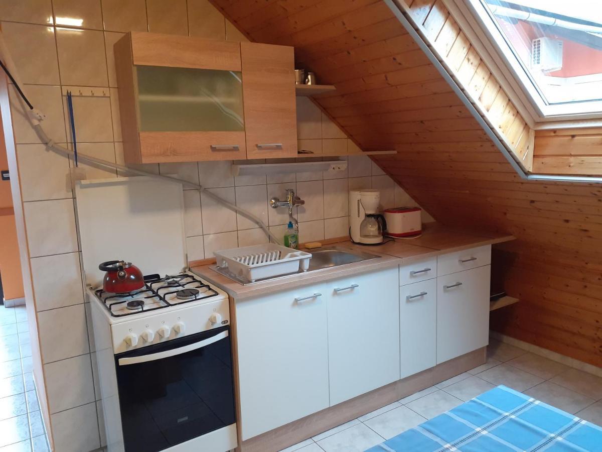Patri Apartmanhaz 凯斯特海伊 外观 照片