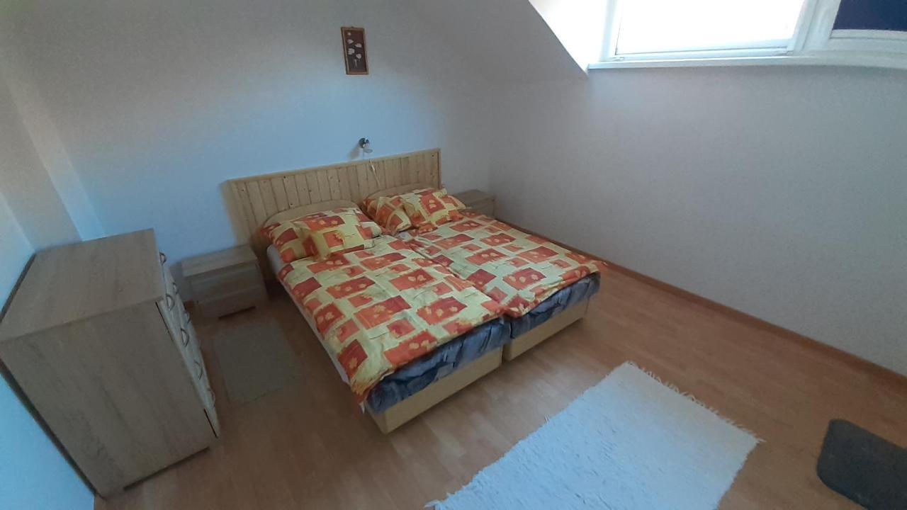 Patri Apartmanhaz 凯斯特海伊 外观 照片
