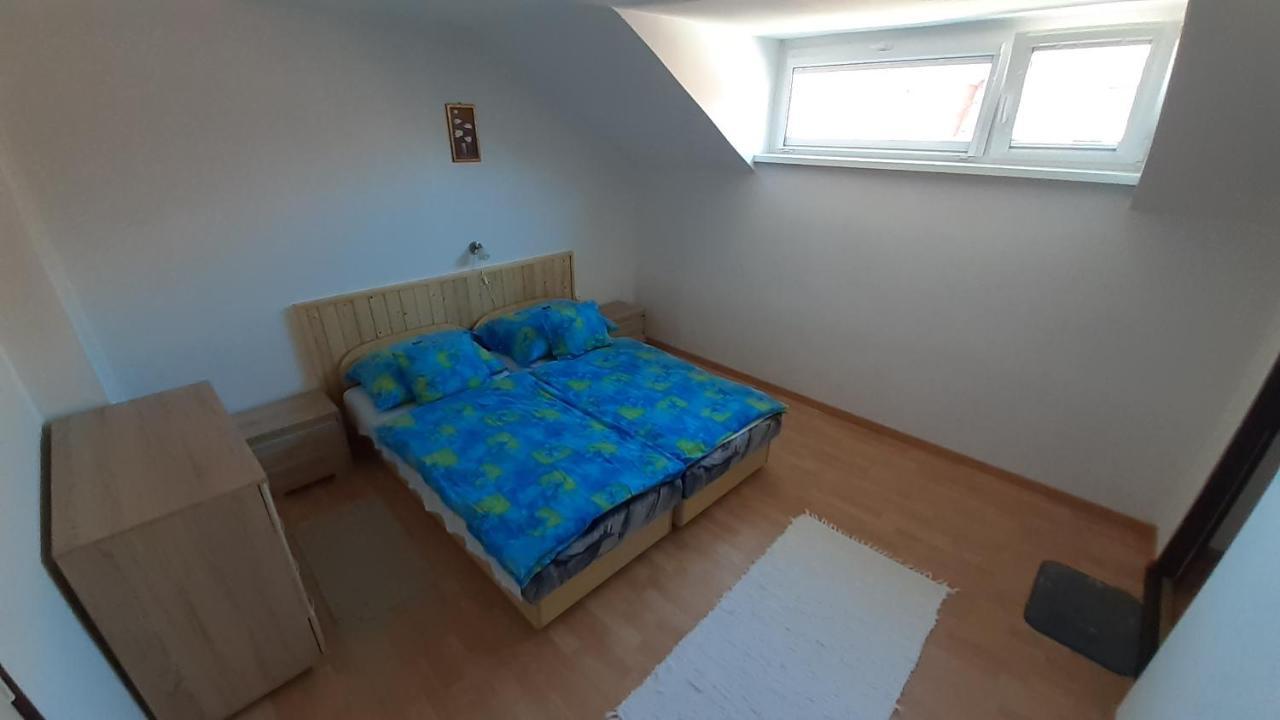 Patri Apartmanhaz 凯斯特海伊 外观 照片