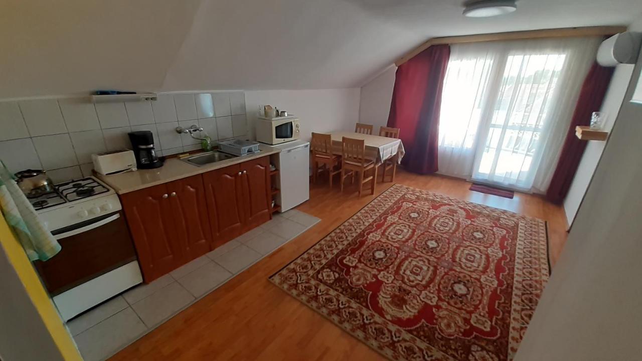 Patri Apartmanhaz 凯斯特海伊 外观 照片