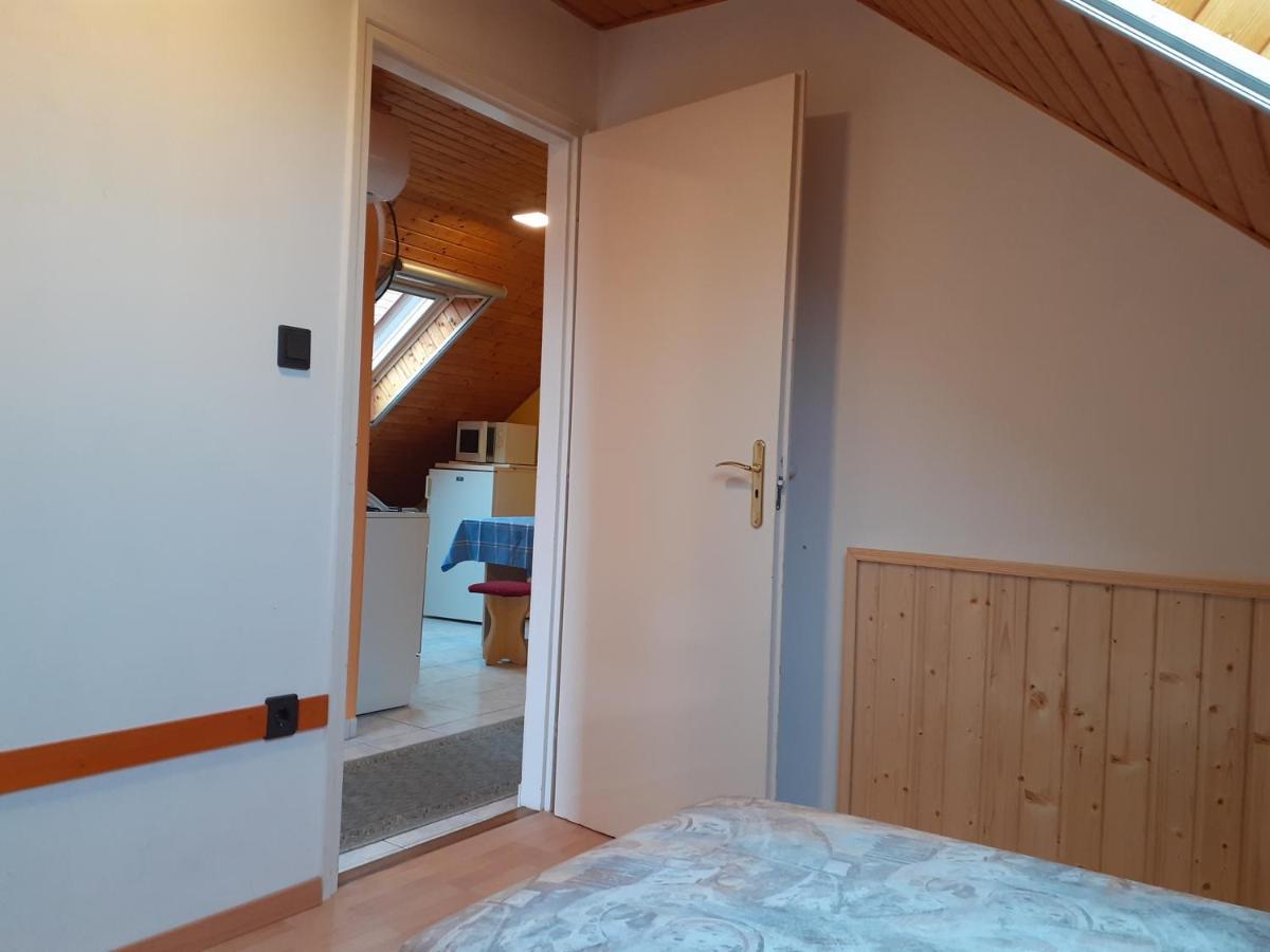 Patri Apartmanhaz 凯斯特海伊 外观 照片