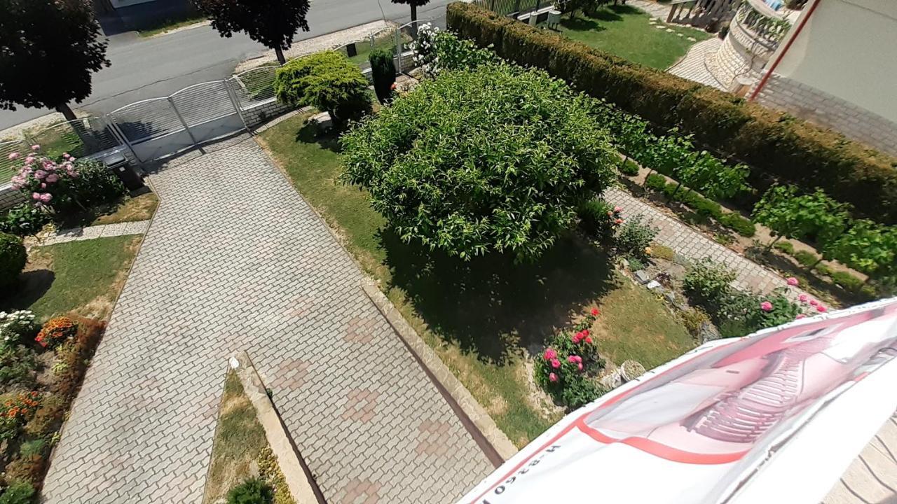 Patri Apartmanhaz 凯斯特海伊 外观 照片